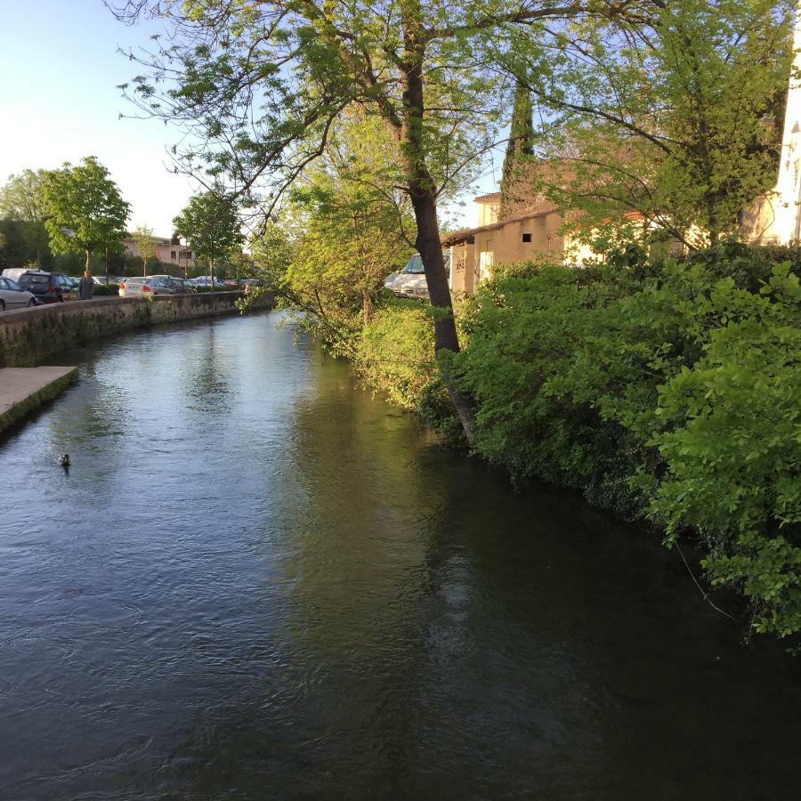 Ferienwohnung Au Fil De L'Eau LʼIsle-sur-la-Sorgue Exterior foto